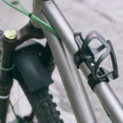 Aux Carbon Flessenkooi Met Riem Kit 6 Aux Carbon Flessenkooi Met Riem Kit -Velo Vlot Verkoop DSC08281 scaled