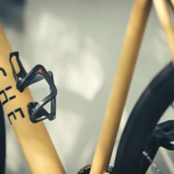 Aux Koolstof Bidonhouder 5 Aux Koolstof Bidonhouder -Velo Vlot Verkoop DSC08608 scaled