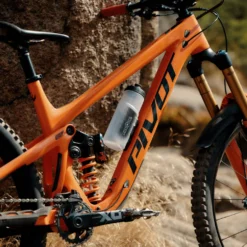 Fidlock TWIST Fles 600 + Bike Base Set - Transparant Zwart -Velo Vlot Verkoop FIDLOCK TWIST bottle 600 scaled